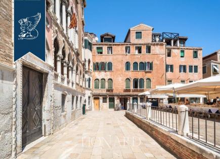 Apartment for 1 300 000 euro in Venice, Italy