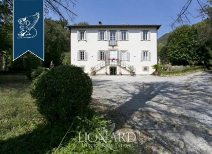 Villa for 2 800 000 euro in Lucca, Italy