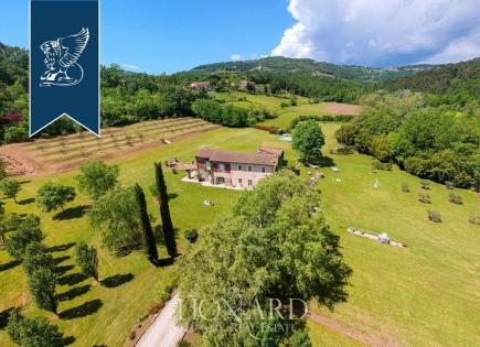 Farm for 1 550 000 euro in Lucca, Italy