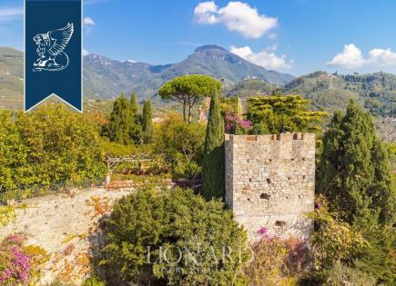 Castle for 4 600 000 euro in Camaiore, Italy