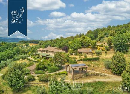 Farm for 2 200 000 euro in Siena, Italy