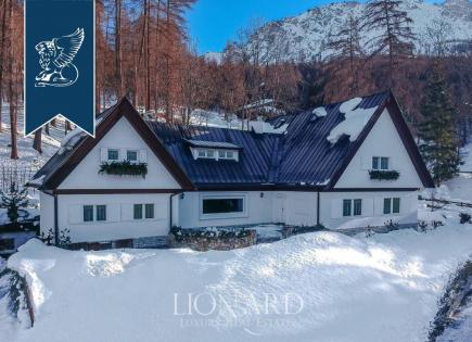 Villa in Cortina d'Ampezzo, Italy (price on request)