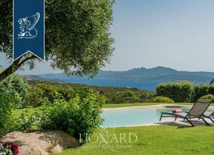 Villa for 1 800 000 euro in Palau, Italy