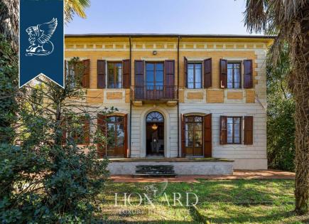 Villa for 1 250 000 euro in Camaiore, Italy