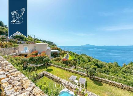 Villa in Naples, Italy (price on request)