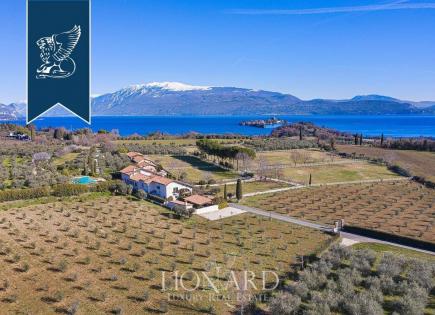 Villa in San Felice del Benaco, Italy (price on request)