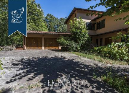 Villa for 1 500 000 euro in Lucca, Italy
