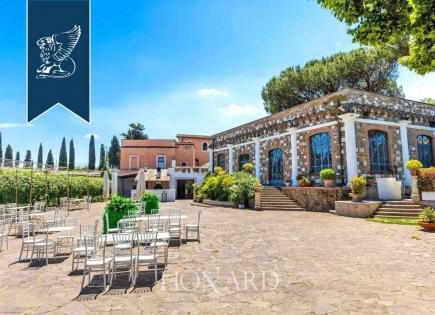 Villa in Rome, Italy (price on request)