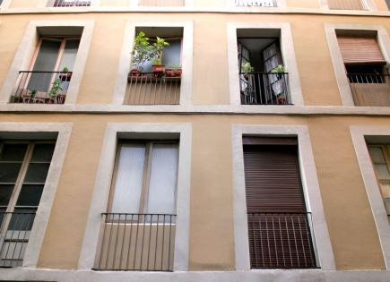 Commercial apartment building for 2 800 000 euro in Barcelona, Spain