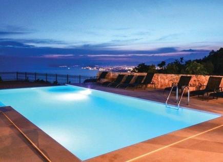 Villa for 2 200 000 euro in Podstrana, Croatia
