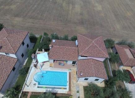 Villa for 810 000 euro in Porec, Croatia