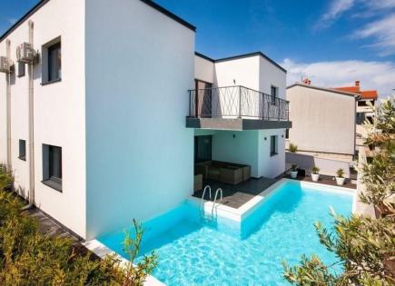 Villa para 695 000 euro en Pula, Croacia