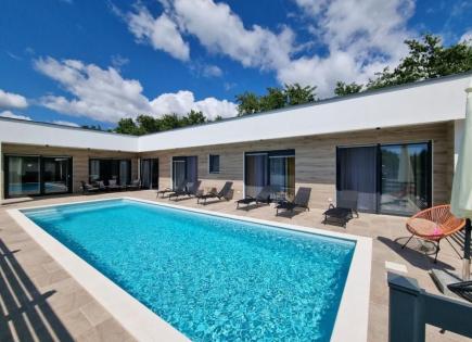 Villa for 890 000 euro in Svetvincenat, Croatia