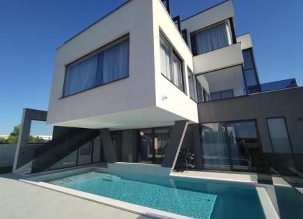 Villa per 2 270 000 euro a Medulin, Croazia