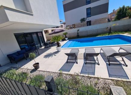 Villa para 690 000 euro en Pula, Croacia