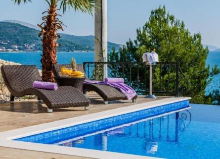 Villa for 1 400 000 euro in Trogir, Croatia