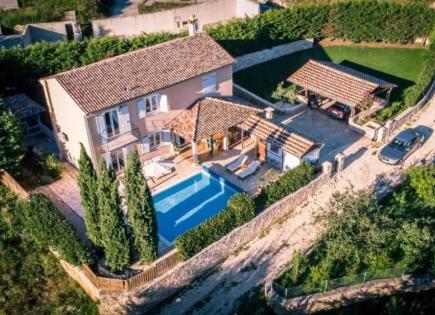 Villa for 810 000 euro in Svetvincenat, Croatia