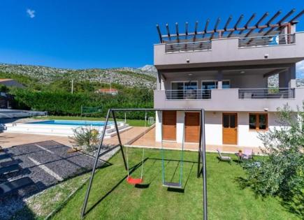 Villa for 750 000 euro in Omis, Croatia