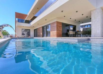Villa per 930 000 euro a Zara, Croazia