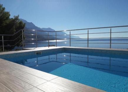 Villa for 1 250 000 euro in Omis, Croatia