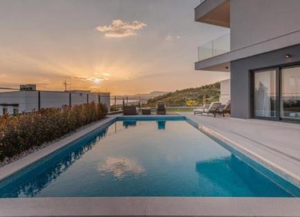 Villa for 1 700 000 euro in Podstrana, Croatia