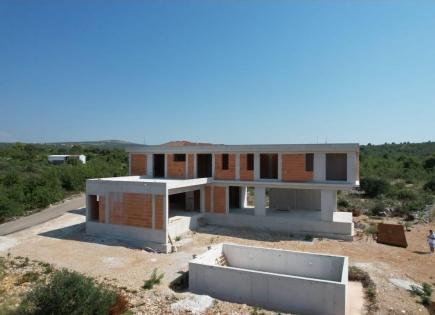 Villa for 600 000 euro in Rogoznica, Croatia