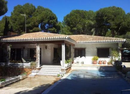 Villa for 889 000 euro in Campoamor, Spain