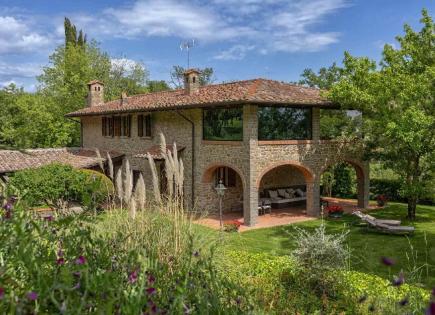 Granja para 1 400 000 euro en Arezzo, Italia