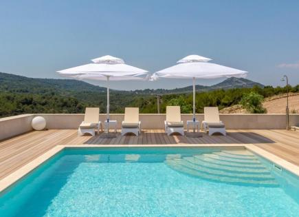 Villa for 4 000 000 euro on Hvar, Croatia