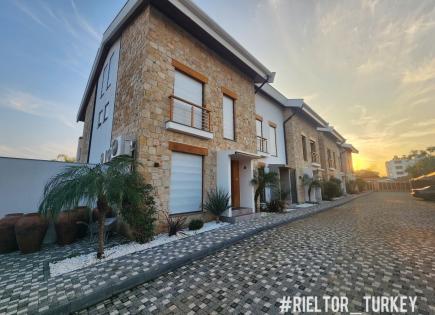 Casa adosada para 568 000 euro en Side, Turquia