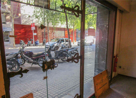 Commercial property for 450 000 euro in Barcelona, Spain