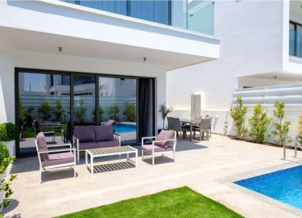 House for 900 000 euro in Larnaca, Cyprus