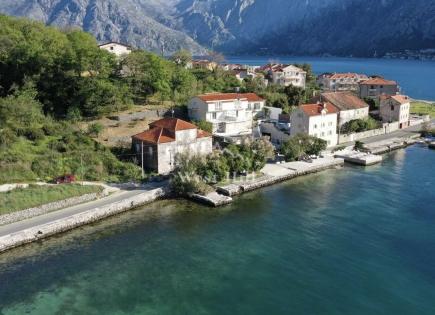 Terrain pour 2 100 000 Euro à Prcanj, Monténégro