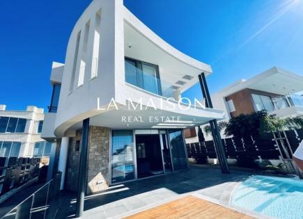 House for 1 800 000 euro in Paphos, Cyprus