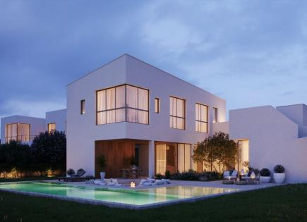 House for 830 000 euro in Larnaca, Cyprus