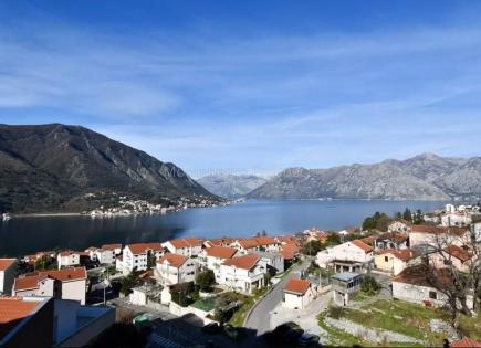 Grundstück für 617 000 euro in Dobrota, Montenegro