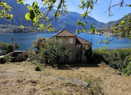 Haus für 2 100 000 euro in Prkanj, Montenegro