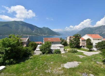 Grundstück für 750 000 euro in Dobrota, Montenegro