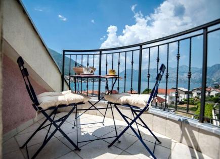 Wohnung für 318 000 euro in Dobrota, Montenegro