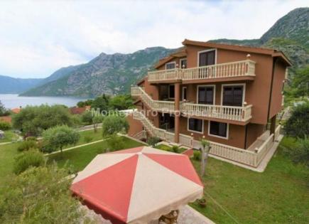 Haus für 1 400 000 euro in Risan, Montenegro