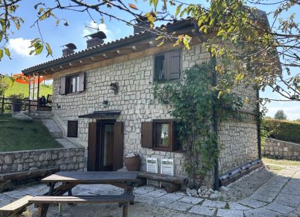 Chalet for 380 000 euro in Trento, Italy