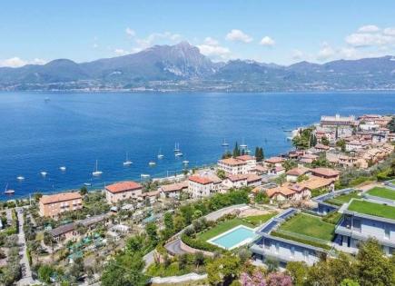 Apartamento para 1 550 000 euro en Torri del Benaco, Italia