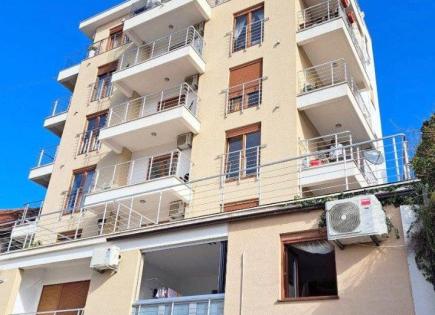 Piso para 270 000 euro en Tivat, Montenegro
