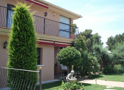 Chalet for 445 000 euro in Calafell, Spain