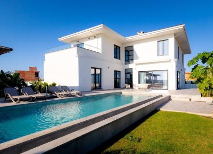 Haus für 10 000 euro pro Monat in Larnaka, Zypern