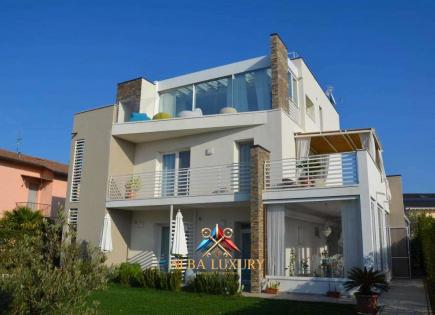 Villa for 1 900 000 euro in Peschiera del Garda, Italy