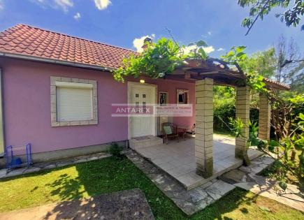 Villa for 250 000 euro in Zelenika, Montenegro