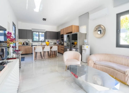 House for 1 200 000 euro in Germasogeia, Cyprus