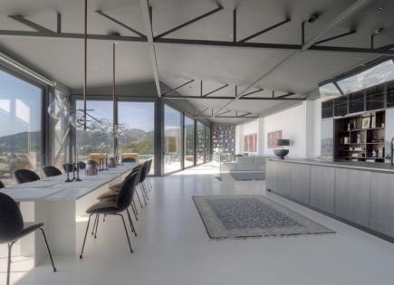 Penthouse for 4 200 000 euro in Rafailovici, Montenegro