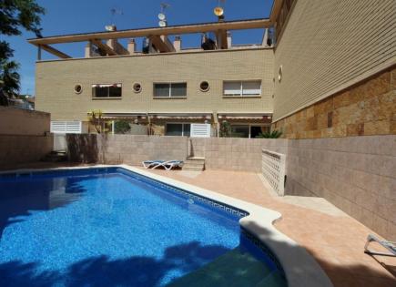 Cottage for 665 000 euro in Castelldefels, Spain